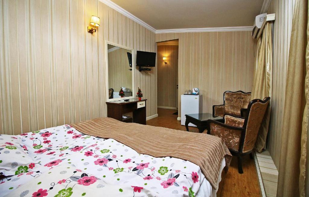 Sanata Hotel Tbilisi Exterior photo